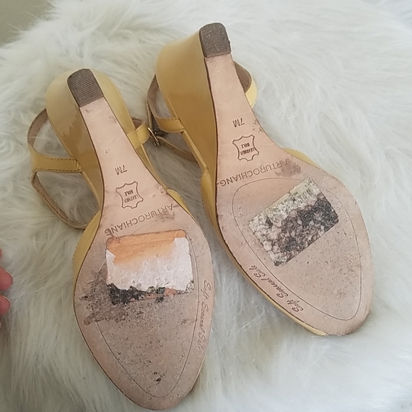 Butter yellow patent leather Arturo Chiang wedges - Picture 7 of 7